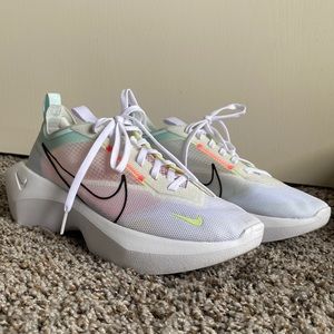 NIKE Vista Lite ‘White Barely Volt’